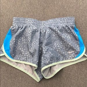 Girls medium nike shorts